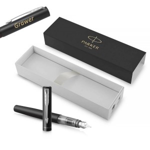 Parker Vector XL Black (M) Täitepliiats graveeringuga