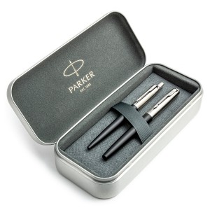 Parker Jotter Bond Street Black CT täitesulepliiatsi ja pastapliiatsi komplekt metallkarbis Parker Jotter Bond Street Black CT täitesulepliiatsi ja pastapliiatsi komplekt metallkarbis
