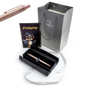 Parker Monochrome Pink Pastapliiatsi komplekt graveeringuga karbis koos kaardi ja kotiga õpetajatepäevaks Parker Monochrome Pink Pastapliiatsi komplekt graveeringuga karbis koos kaardi ja kotiga õpetajatepäevaks